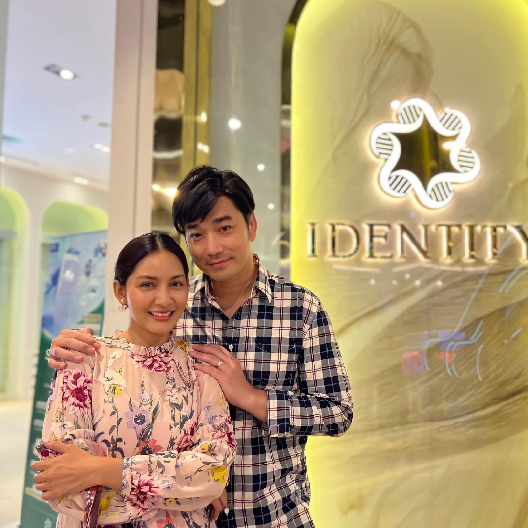 คุณเจมส์และภรรยา